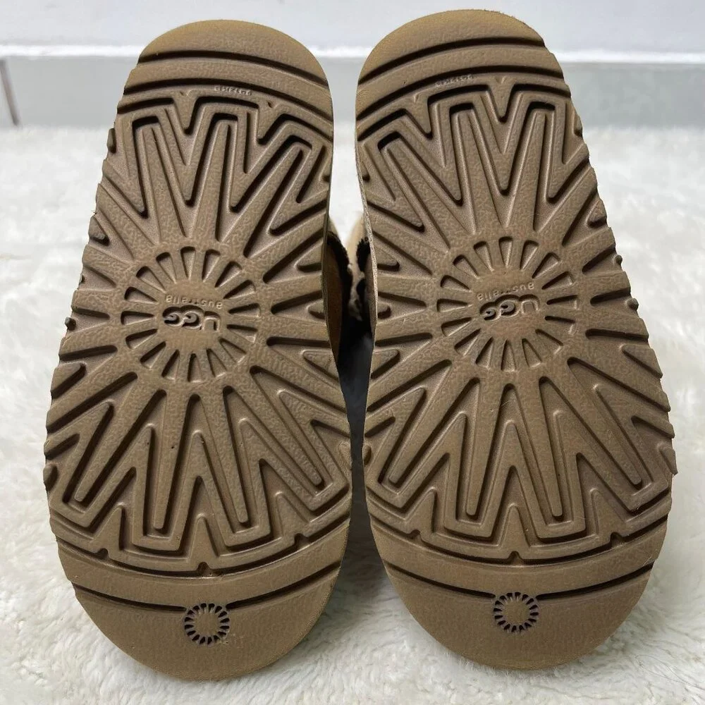 UGG #5991T Kid's Cream Tan Bailey Button Suede Boots Sheepskin Size 12